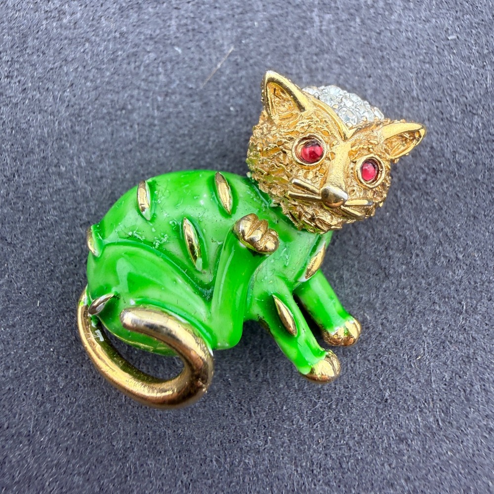 Trifari Enamel Rhinestone Brooch Cat Red Eye Gold Tone Vintage Figural Pin